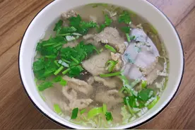 煮牛肉汤牛肉太老咬不动？多加这一味料，牛肉软嫩爽滑，汤汁鲜美图片