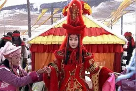 和亲公主被驸马一脚踢死，康熙得知后，报复手段着实高明图片