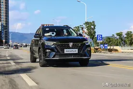 新车 | 比燃油版更加沉稳 试驾荣威RX5 ePLUS荣麟版图片