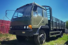 九十年代一汽“平头柴”解放CA1121J载重卡车图片