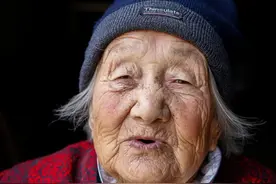 河南7旬奶奶回娘家，8旬哥哥亲自下厨做美食，兄妹情深让人感动图片