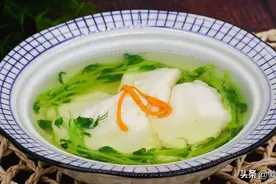 这是鸡豆花的做法，用蛋清和鸡胸肉就能做，吃起来嫩嫩滑滑图片