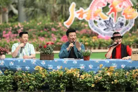 乡村大舞台 |“铜人”小哥遇对手，究竟谁胜谁负？图片