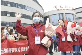 “摘下口罩后的你，真美！”—专访云龙支援黄冈医护人员吴佩芬图片