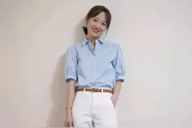 衬衫虽然很简约，但只要会搭配，就能穿出精致的美感图片