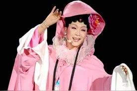 28岁靠女装红遍全国，41岁因一段视频形象"崩塌"的李玉刚，今怎样图片
