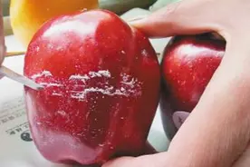 如何去除苹果表面的蜡？看完要注意了，快回去告诉家里人视频封面