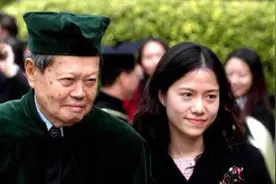 携手生活17年，99岁杨振宁同意翁帆改嫁，而财产已归子女所有图片