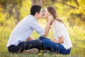 夫妻睡觉的姿势，暴露了两个人感情的好坏图片