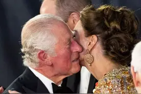 凯特王妃出席活动贴脸亲吻查尔斯，还管他叫爷爷，让老王子红了脸图片