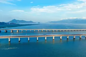 卧铺的被子 原来是这么洗干净的图片