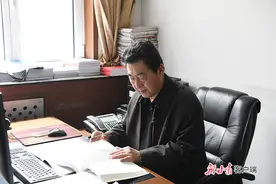 【了不起的你】“50后”石玉亭：三尺讲台别样红图片