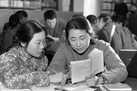 恢复高考那年的试卷曝光，题目难度大吗？考生：可惜我晚生43年图片