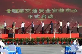 看十堰市公安局昨天这么大的阵仗干了啥？十堰交管放大招了！图片