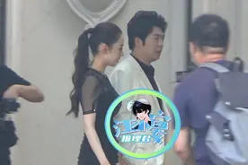吉娜郎朗牵手看房，黑白情侣装吸睛，小区内设显豪华图片