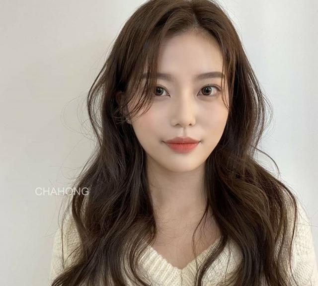 2020发型趋势范本合集:短中长发配氧气刘海,韩国网红们这样搭