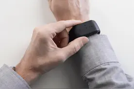 先天盲人，不用眼睛也能“看见”飞来的球图片