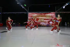 2021乐东县舞蹈协会元旦联欢晚会健身操《蹦迪摇+旧梦一场》图片