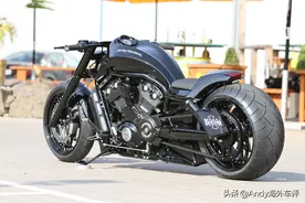 德国摩托车改装厂再推力作，哈雷夜路德化身“黑杖侍卫”图片
