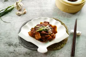 在家做正宗的上海秘制大排，肉香四溢，甜而不腻，好吃到停不下来图片