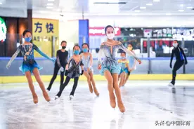 北京浩泰冰上运动中心举行青少年花样滑冰免费课图片