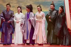 李沁王牌情不自禁牵手张若昀，发现后尴尬放手，还是引发争议？图片