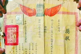 河南90岁老农病逝，遗物里一张“破纸”，儿女吓到立刻求助政府图片