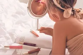 涂粉底时记住「3个要点」：粉底服帖自然，远离卡粉、脱妆显高级图片