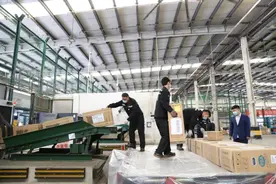 武汉协和同济两院携手捐赠满洲里医疗物资，湖北机场集团高效保障图片