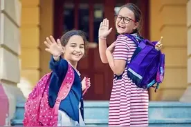 小学生的书包里没有书，装的到底是啥？难道学空气？图片