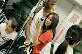 仍有国内女大学生摇尾乞怜献媚外籍图片