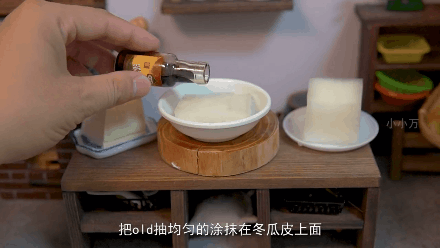 22岁成都女孩耗时半月复原《千与千寻》的水上列车