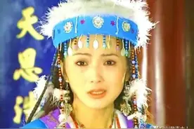 20年前，“香妃”车祸身亡，“萧剑”为其守墓20年？感人肺腑图片