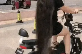开心一刻：留这么长的头发要多少年才能长成？图片