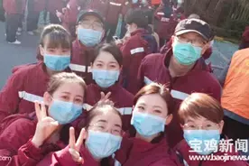 宝鸡第一批援鄂医疗队今日启程回家 临别前用手势舞表达感谢图片