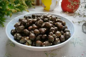 菜市场碰到它，一定多买点，一蒸一炒，香甜软糯，常吃对脾胃好图片