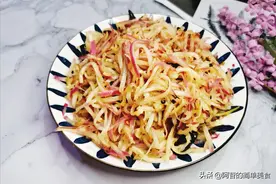 鲜嫩嫩的水萝卜，最适合炝炒，开胃化渣嘎嘣脆，喝粥下饭都适宜图片