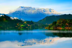 四川雅女湖中疑似有“龙”出没，身长20多米，这到底是什么？图片