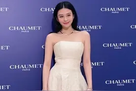 邱淑贞终于开窍！穿礼服裙被吐槽不如妈，22岁花瓶身材似妈妈翻版图片