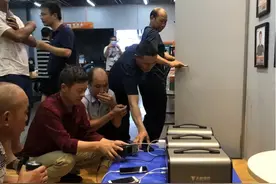 天能多功能移动储能电源，户外露营、家庭应急用电首选图片