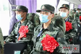 荆州支队武警新兵下连队图片