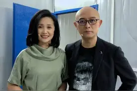 黄菡陪伴《非诚勿扰》六年，离开时孟非落泪，她现在怎么样了？图片