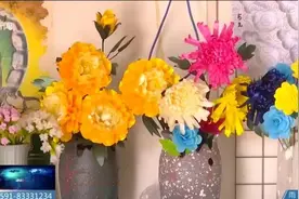 “巧手生花 变废为宝”，六旬阿姨玩时尚，废品变为“手工花”图片