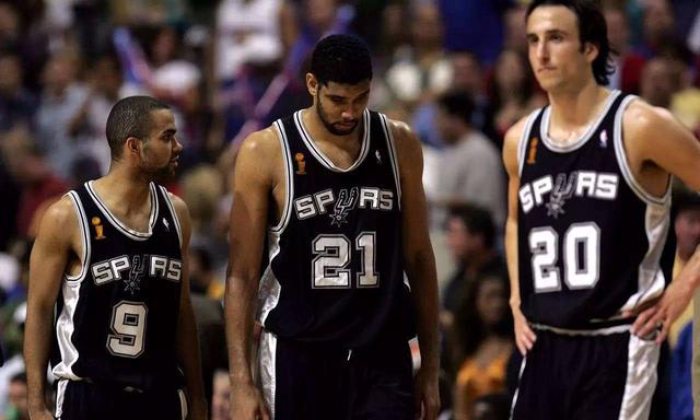 第四件事情:2004年11月19日,联盟发生了臭名昭著的奥本山宫殿事件.