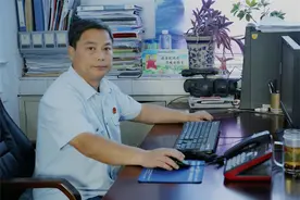 文苑丨几度风雨几春秋 警徽闪闪映初心图片