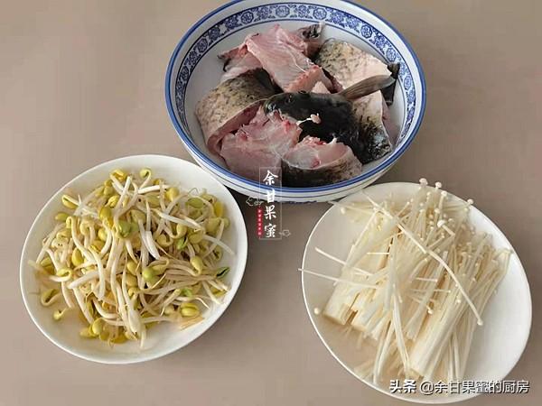 家常烧鱼我常用这方法，食材入锅再加碗啤酒，味美下饭料也多