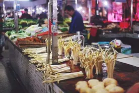 沌口哪里可以摆摊？建议到蔡家市场大门两侧临时市场售卖图片