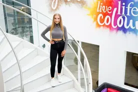 英国18岁少女减重100斤，瘦身之后真好看，获2020世界减肥奖图片