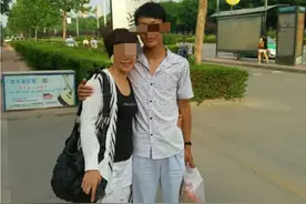 我今年23，大学大五，弟弟两岁，你们看看我尴尬不尴尬图片