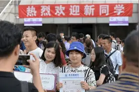 “叙利亚风”宿舍出圈，学生看完想连夜回家：“新概念”上床下桌图片